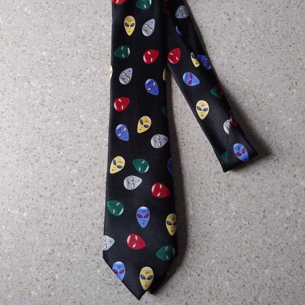 Alien Head Tie